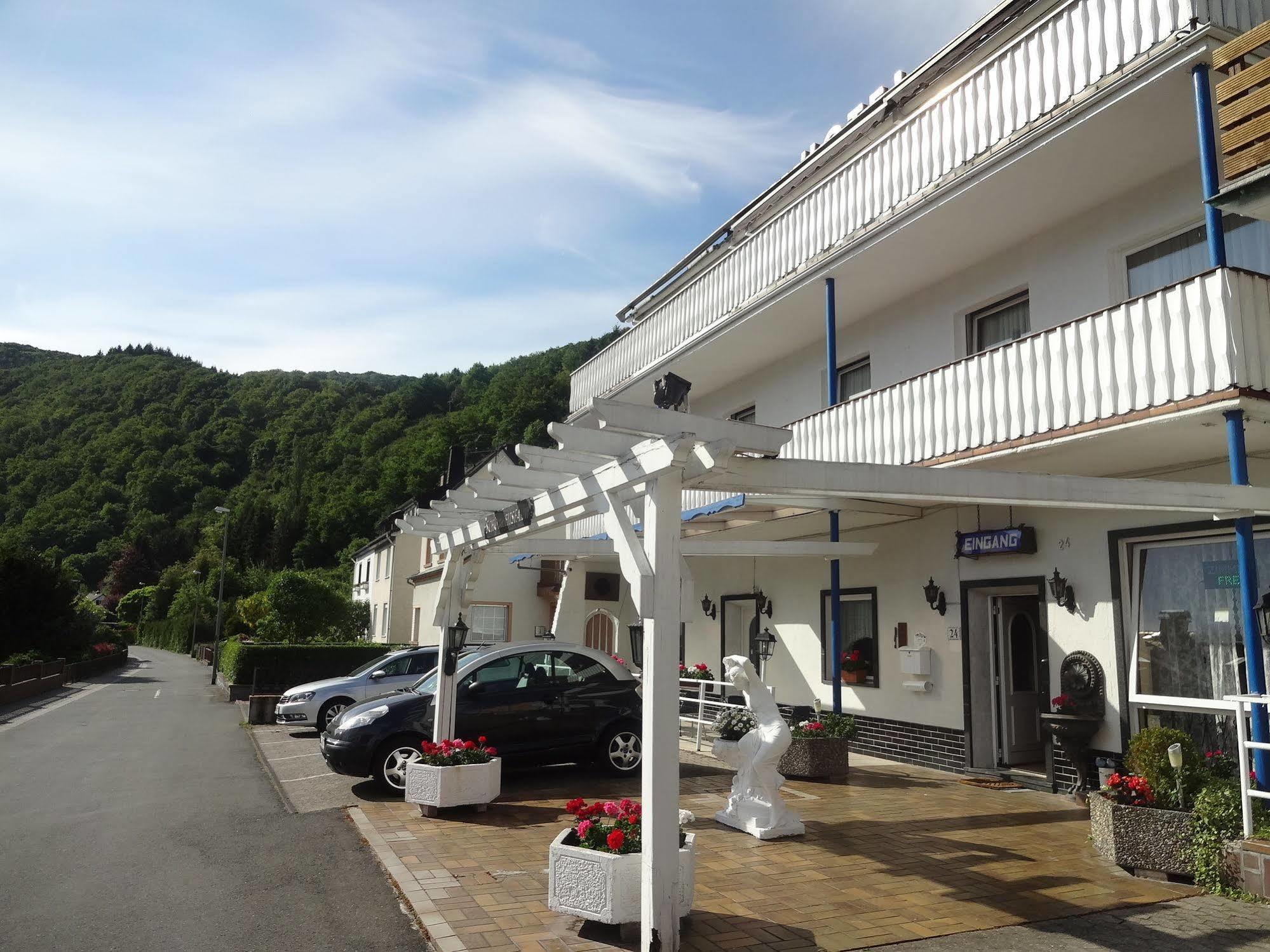 Star Hotel Fachbach Esterno foto